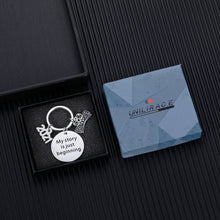 Load image into Gallery viewer, 2021 Graduation Gifts for Women Him 2021 Senior Keychain for Her Men Student Graduate Inspirational Grad Idea for Son Daughter Teen from College High School Jewelry Present Gift for Boy Girl